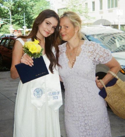 Elliott Anastasia Stephanopoulos with her mother George Stephanopoulos on her high school graduation